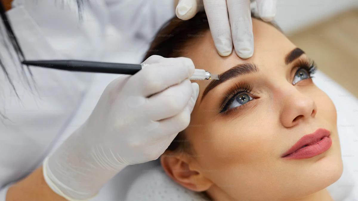 لمینت ابرو چیست؟ ابروهای پرپشت و مرتب بدون آرایش روزانه