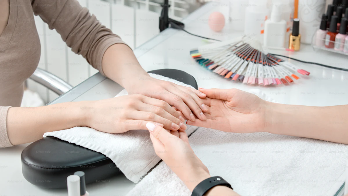 کاشت ناخن ژل یا آکریلیک؟ تفاوتها و انتخاب درست